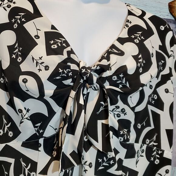 Carolina Colours Black White Floral Tie Front Blouse Plus Size 22W Casual Fun - Picture 1 of 8